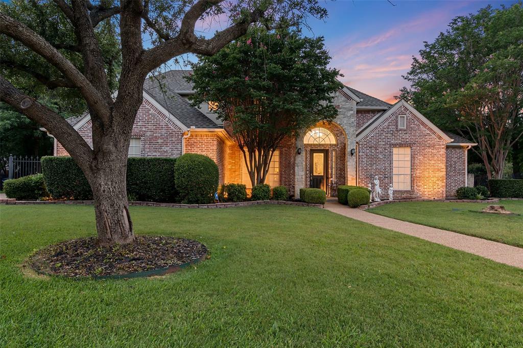 Property Photo: 1900 Newport Court TX 76092