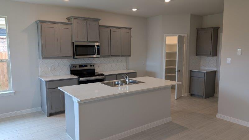 Property Photo: 953 Traction Trail TX 76031