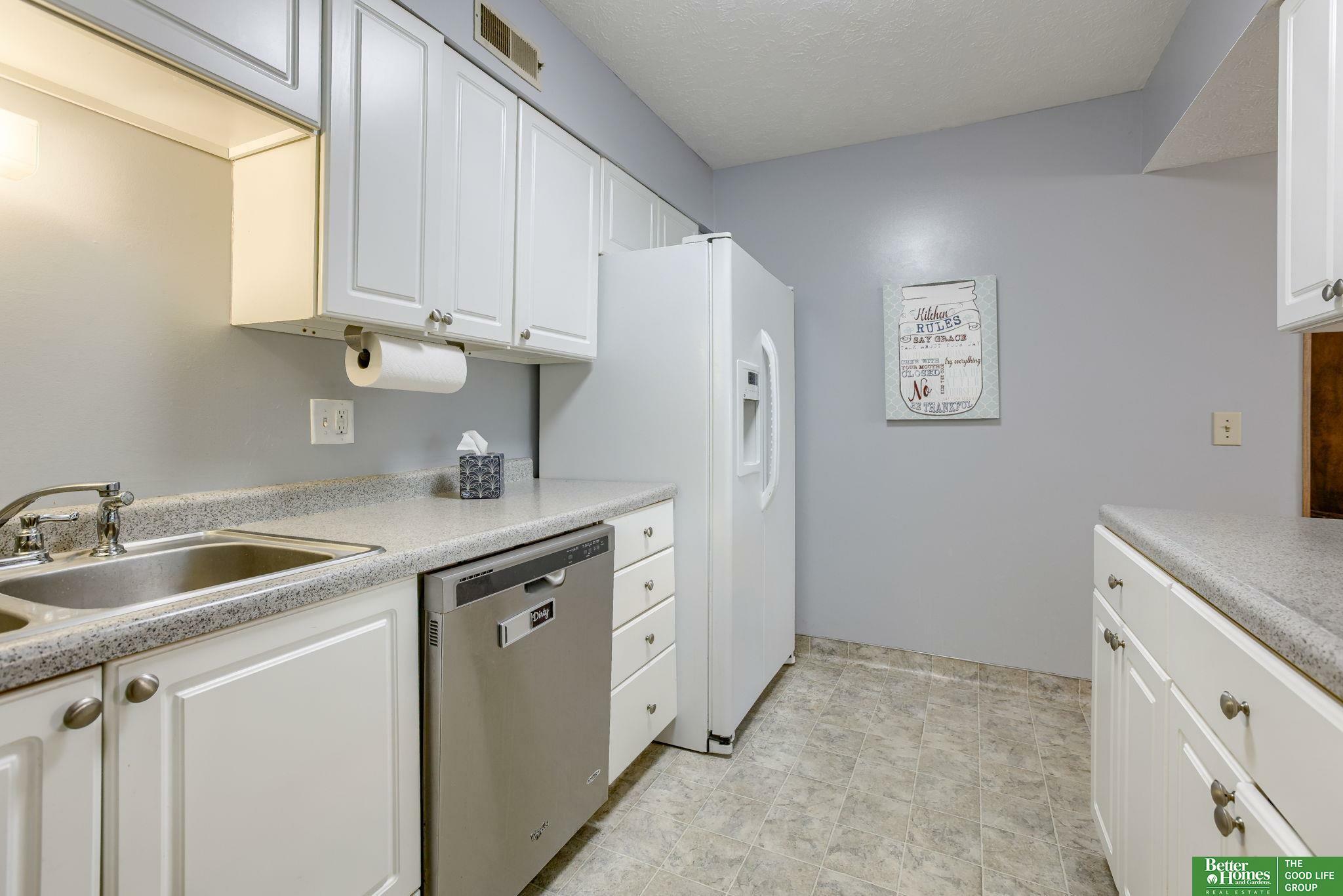 Property Photo: 12025 Pierce Plaza 123 NE 68144