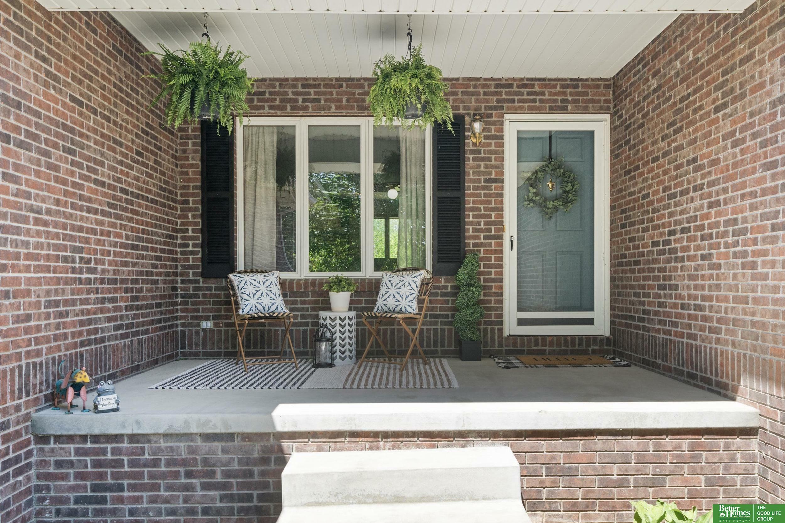 Property Photo: 380 Chestnut Street NE 68059