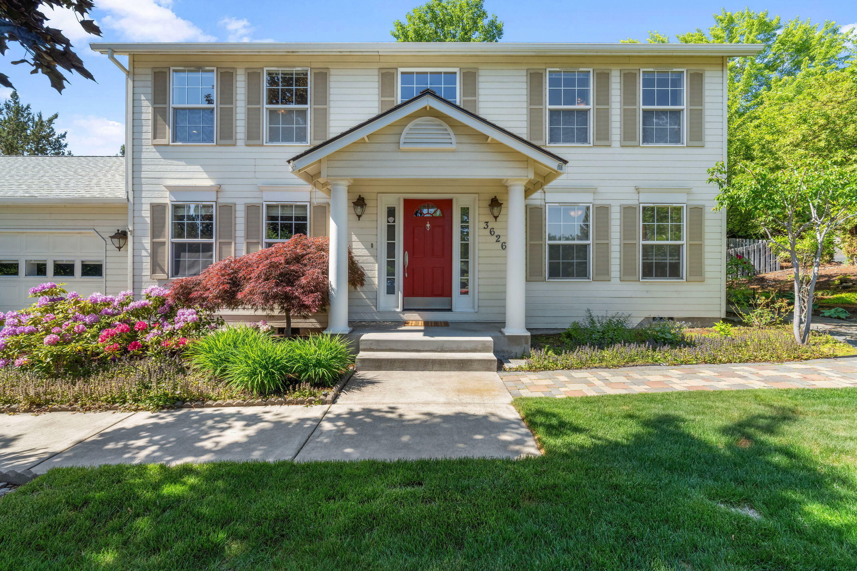Property Photo: 3626 SW Volcano Court OR 97756