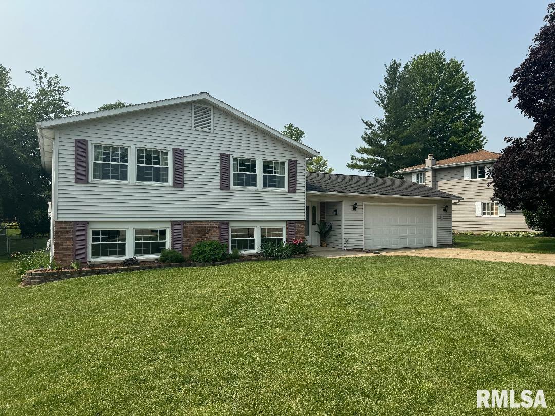 Property Photo:  214 Castle Drive  IL 61525 