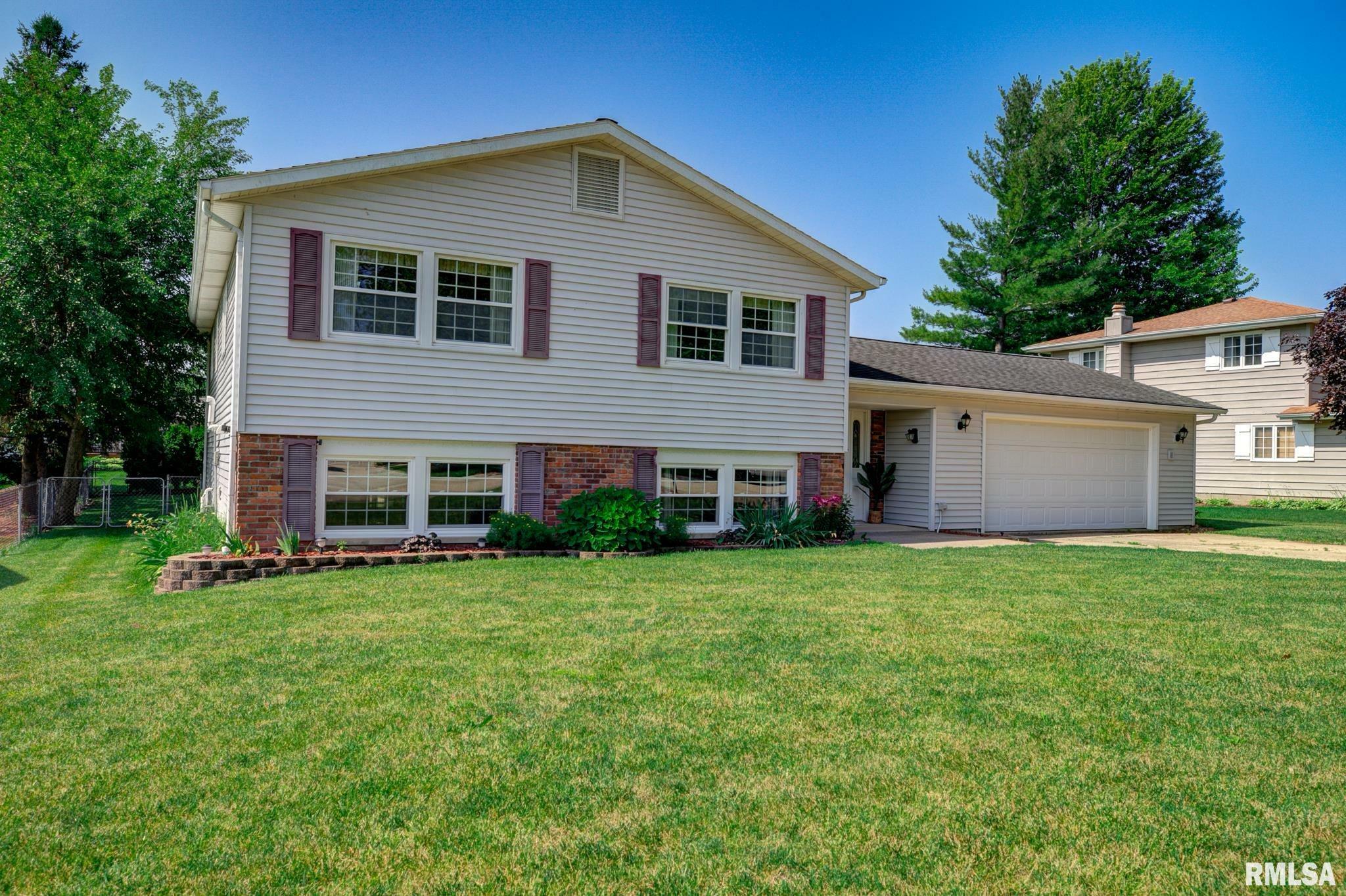 Property Photo: 214 Castle Drive IL 61525