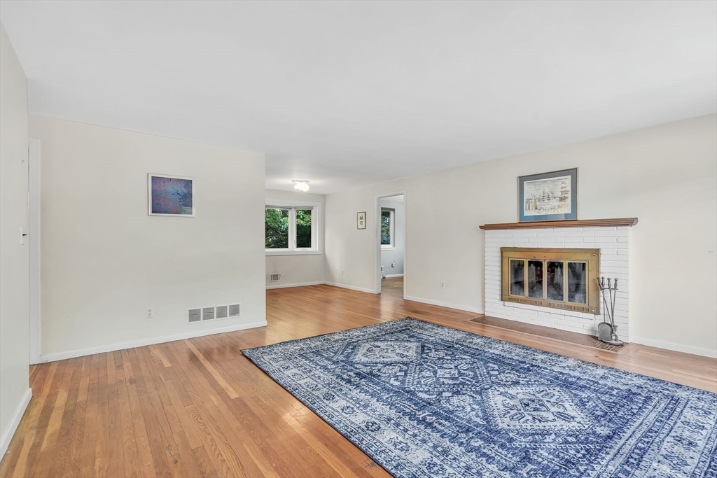 Property Photo:  10 Westview Rd  MA 01701 