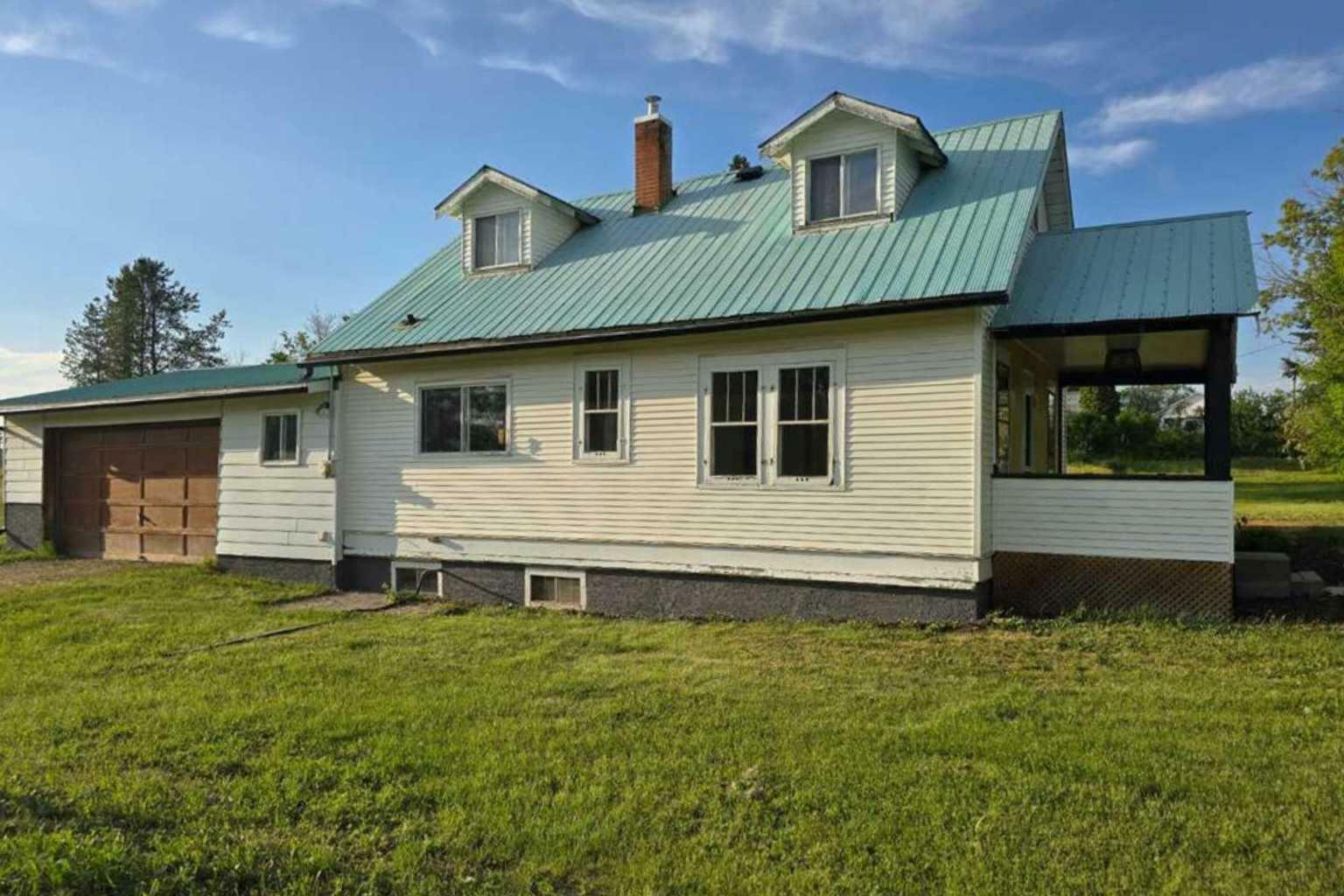 Property Photo: 4908 51 Street AB T0E 2A0