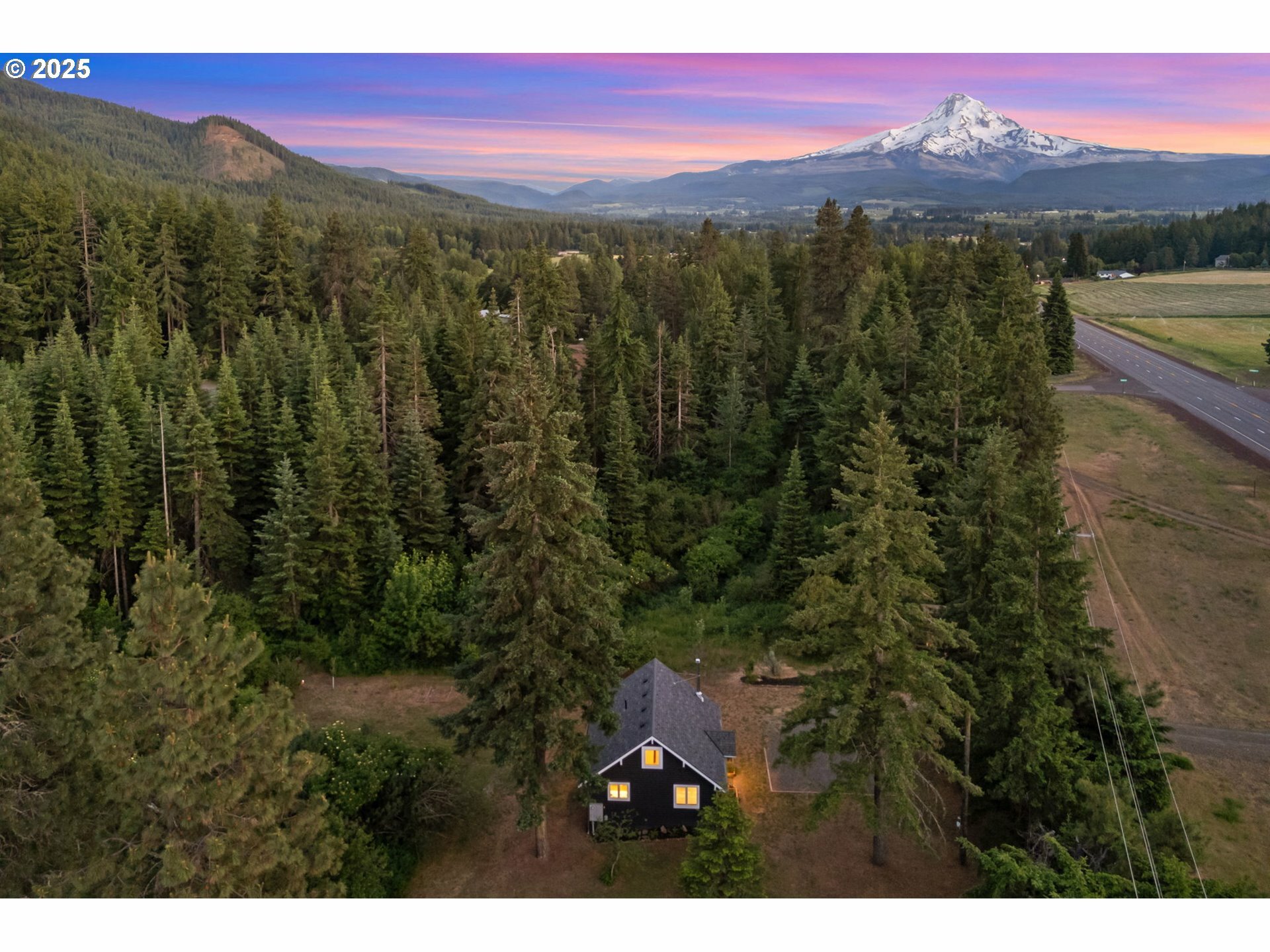 Property Photo: 5505 Highway 35 OR 97041