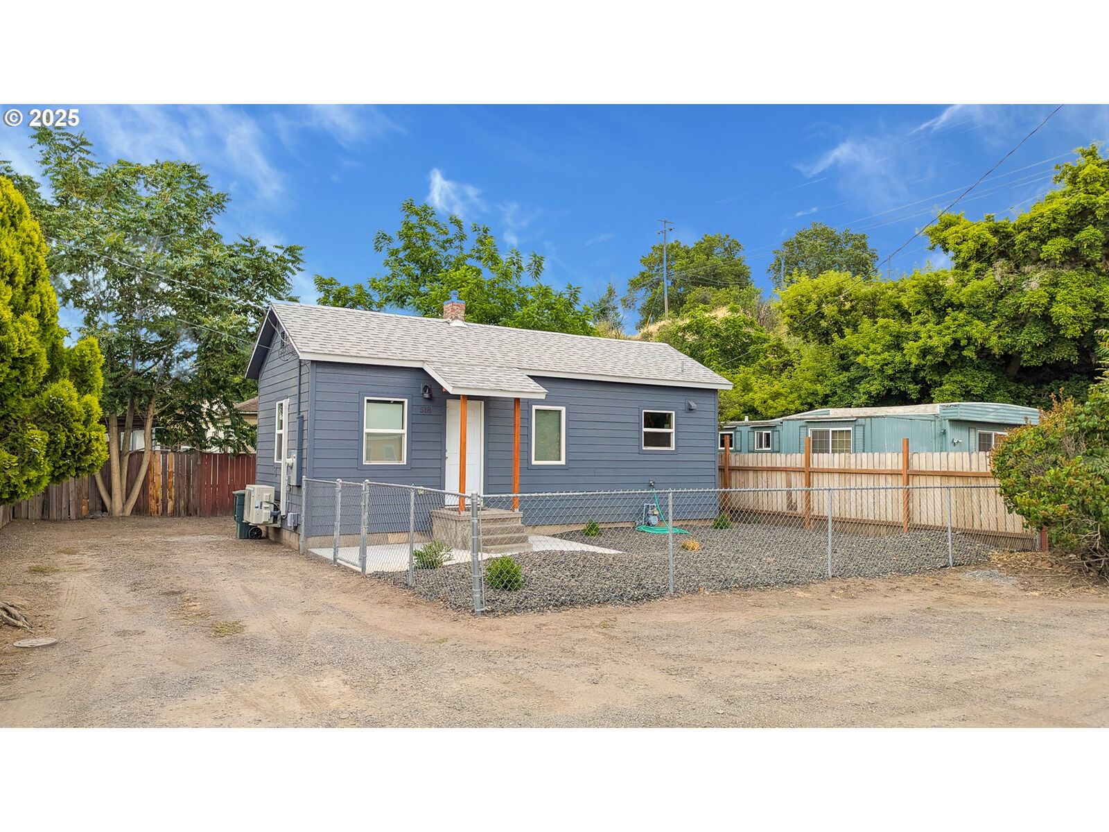 Property Photo: 518 SW 14th St OR 97801