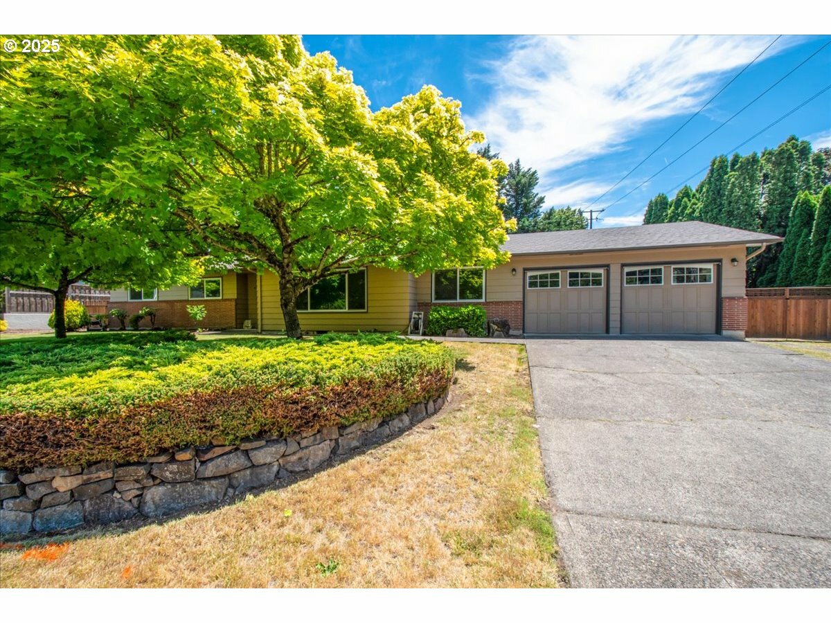 Property Photo: 417 Phoenix Way WA 98661