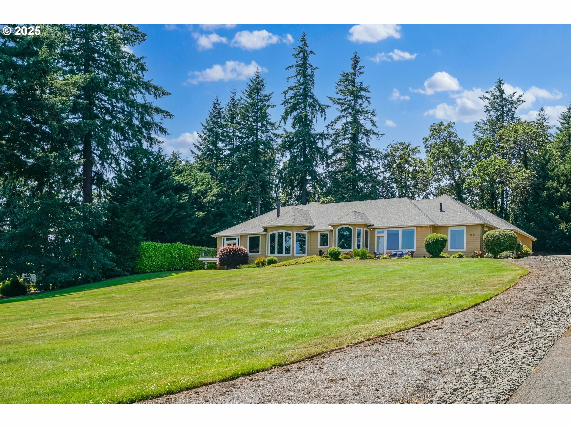 Property Photo: 7947 Lavender Ln OR 97392