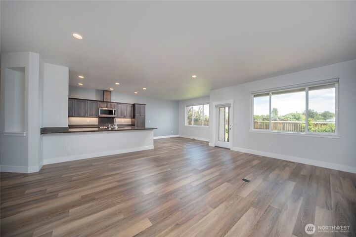 Property Photo: 2504 N Dandelion Lane WA 98926