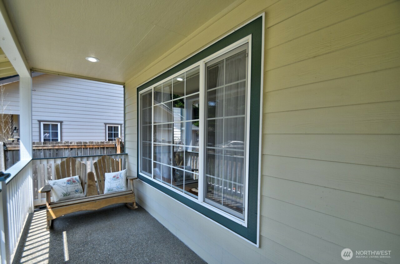 Property Photo: 6013 Silver Oaks Court SE WA 98501