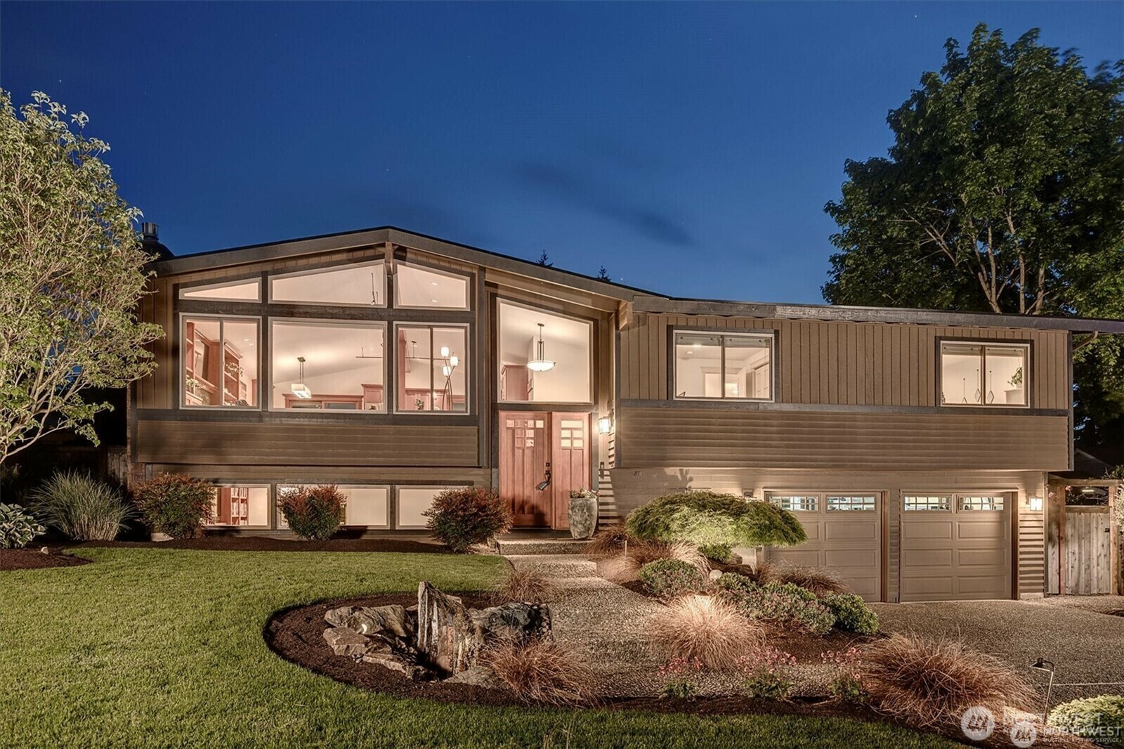 Property Photo: 5829 112th Place NE WA 98033