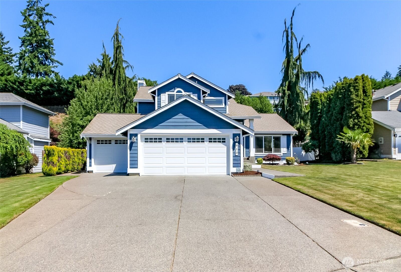 Property Photo: 913 N Mountain View Ave WA 98406