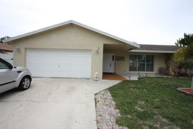 Property Photo: 5199 Woodstone Circle E FL 33463