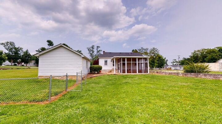 Property Photo:  616 Nutwood Street  KY 42103 