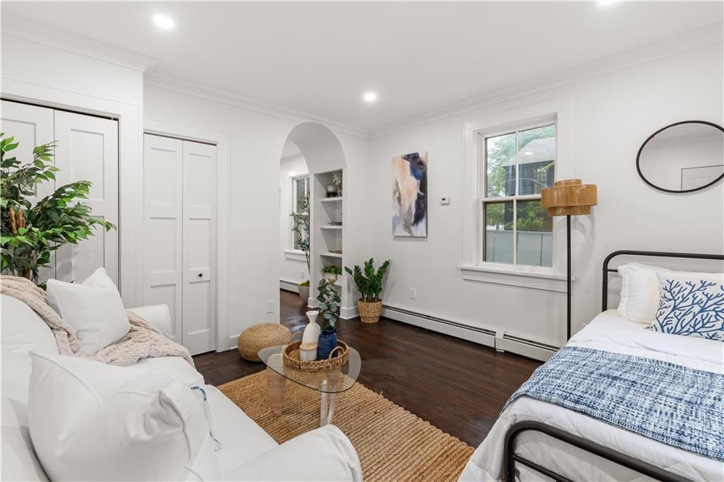 Property Photo:  51 Poplar Street 1R  RI 02840 