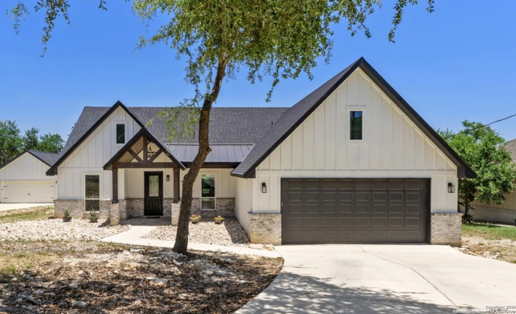 Property Photo: 1101 Persimmon TX 78623