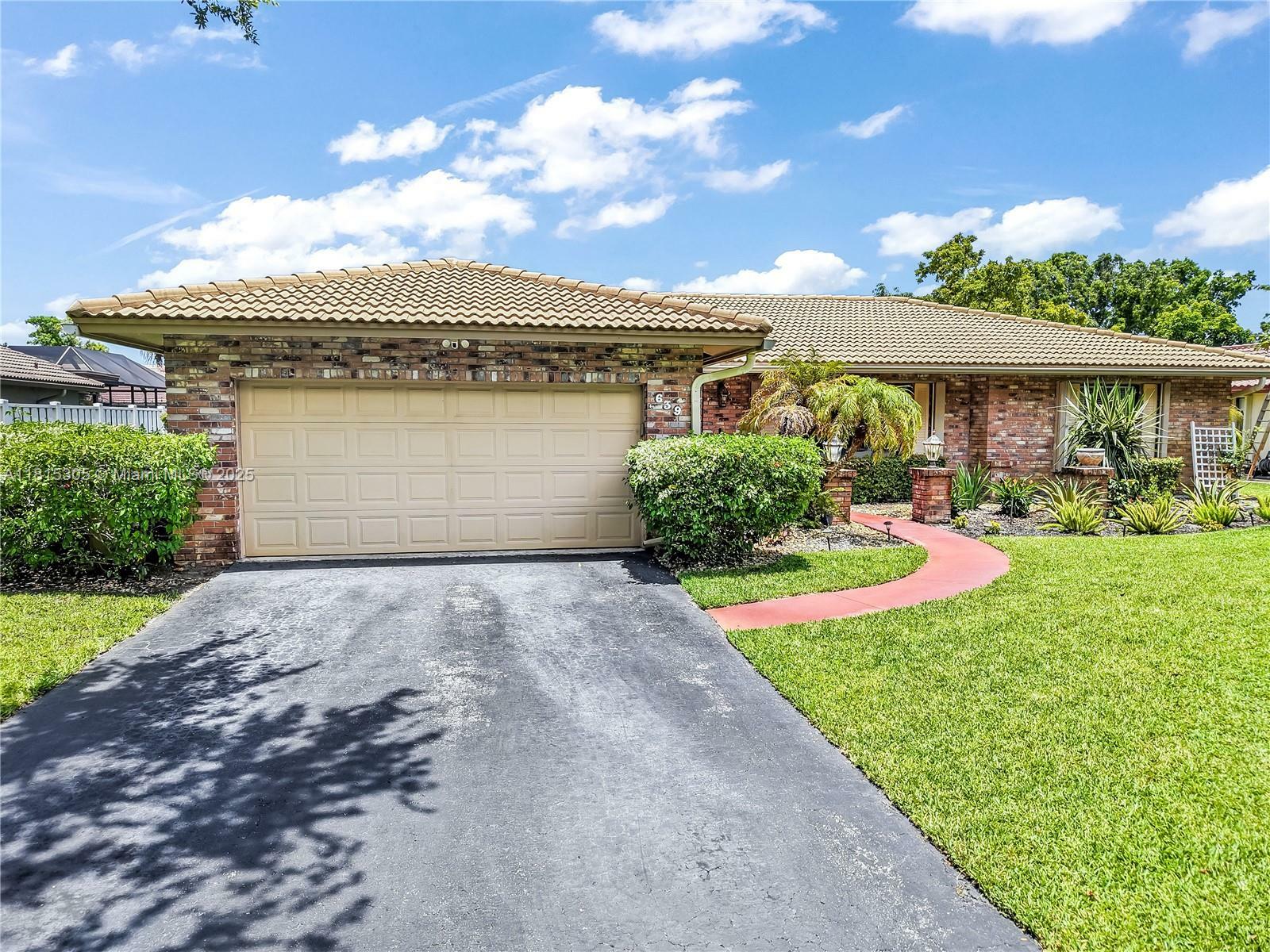 Property Photo: 639 NW 101st Ter FL 33071