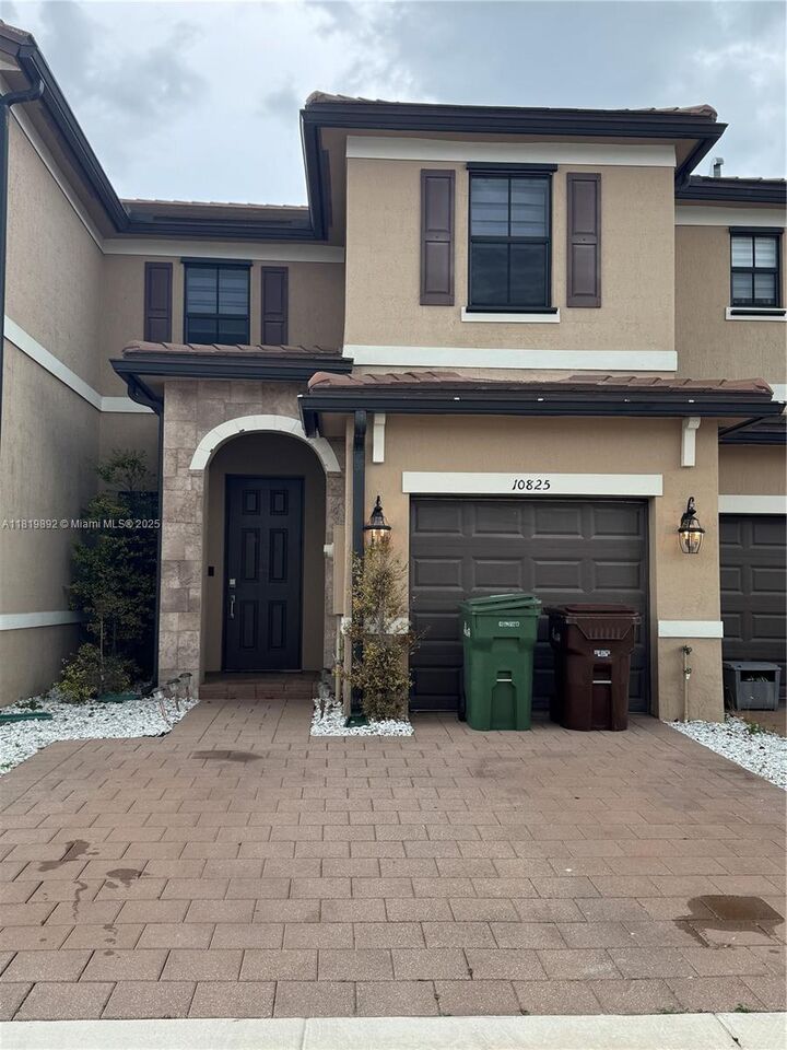 10825 W 33rd Way  Hialeah FL 33018 photo