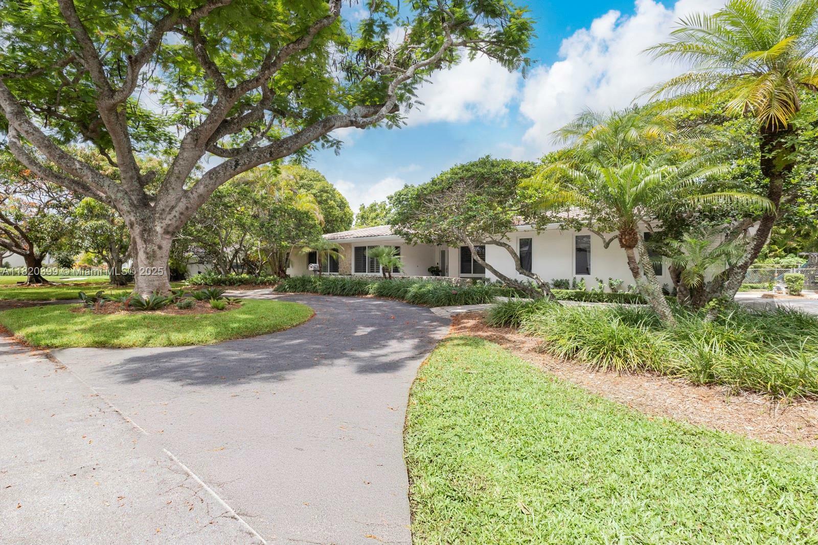 11900 SW 72nd Pl  Pinecrest FL 33156 photo