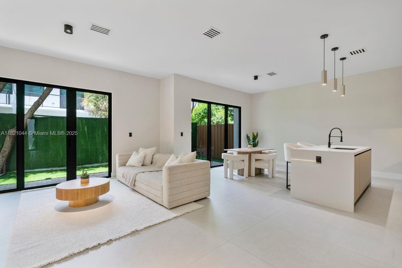 Property Photo: 3318 Day Ave 6 FL 33133
