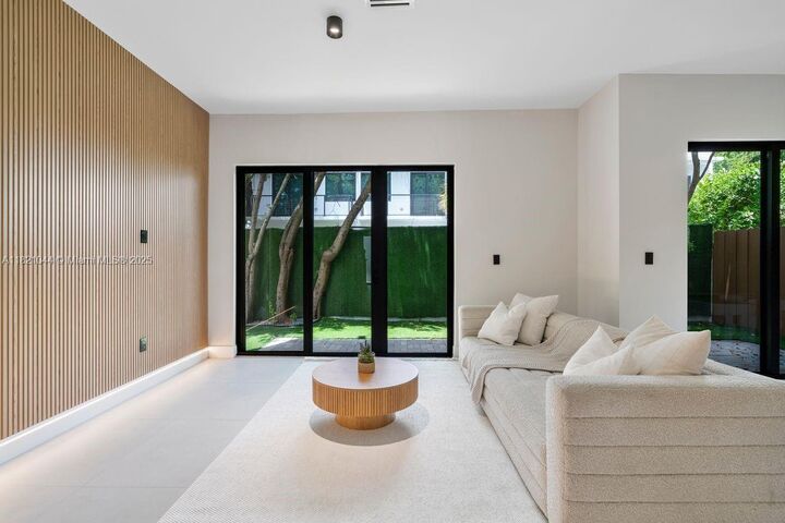 Property Photo: 3318 Day Ave 6 FL 33133