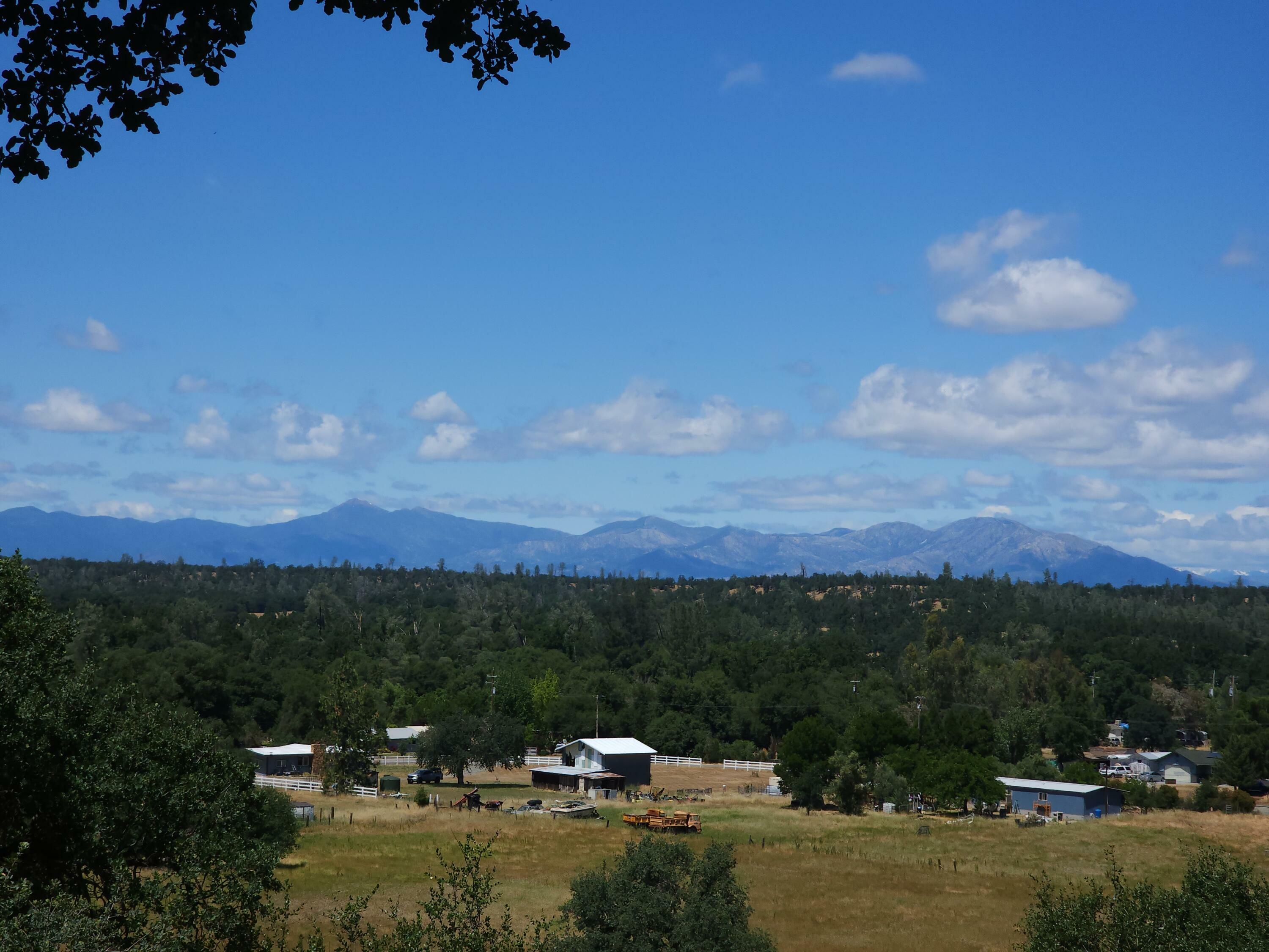Property Photo: 18605 Del Norte Drive CA 96022
