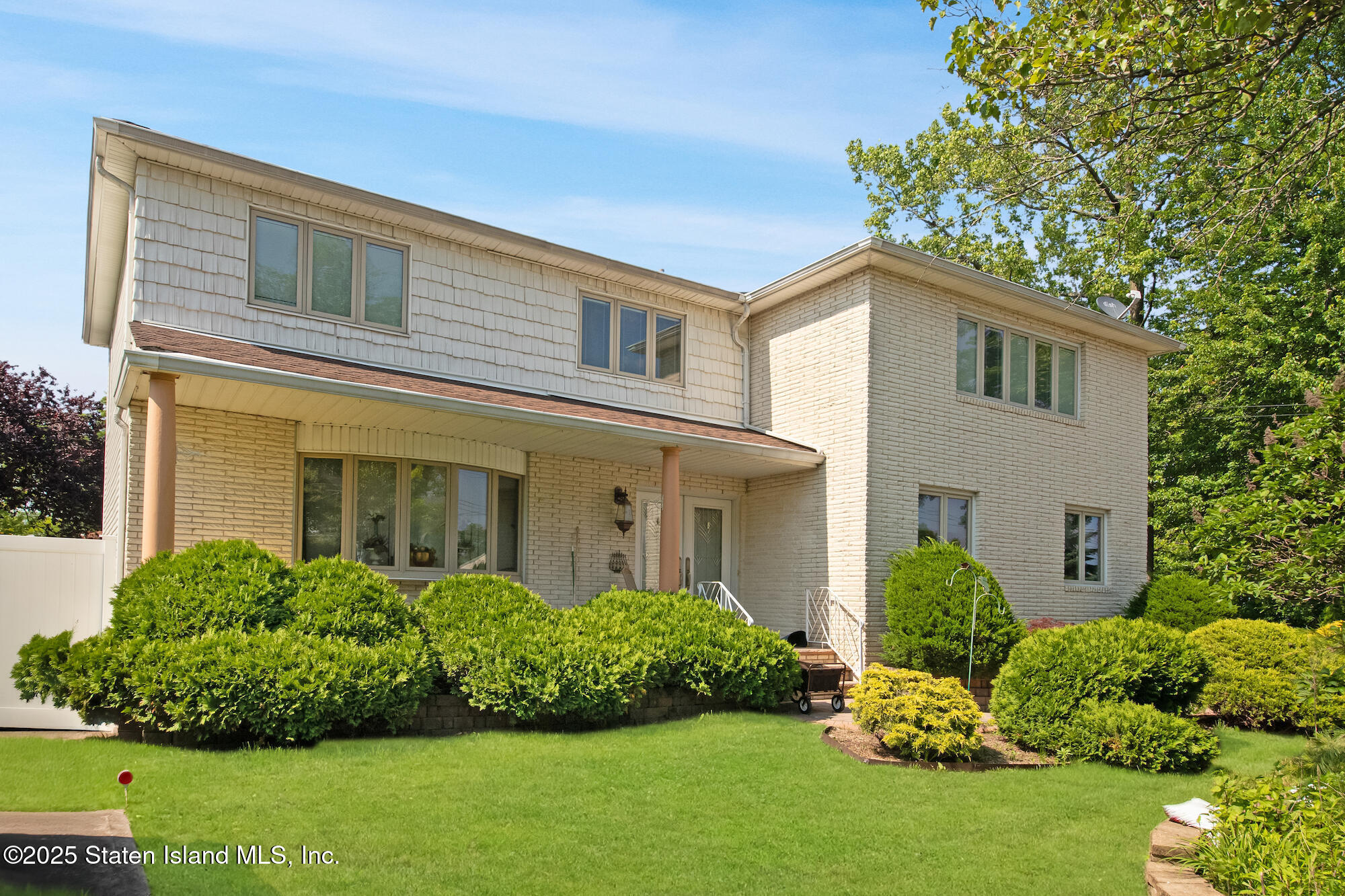 Property Photo: 835 Ionia Avenue NY 10309