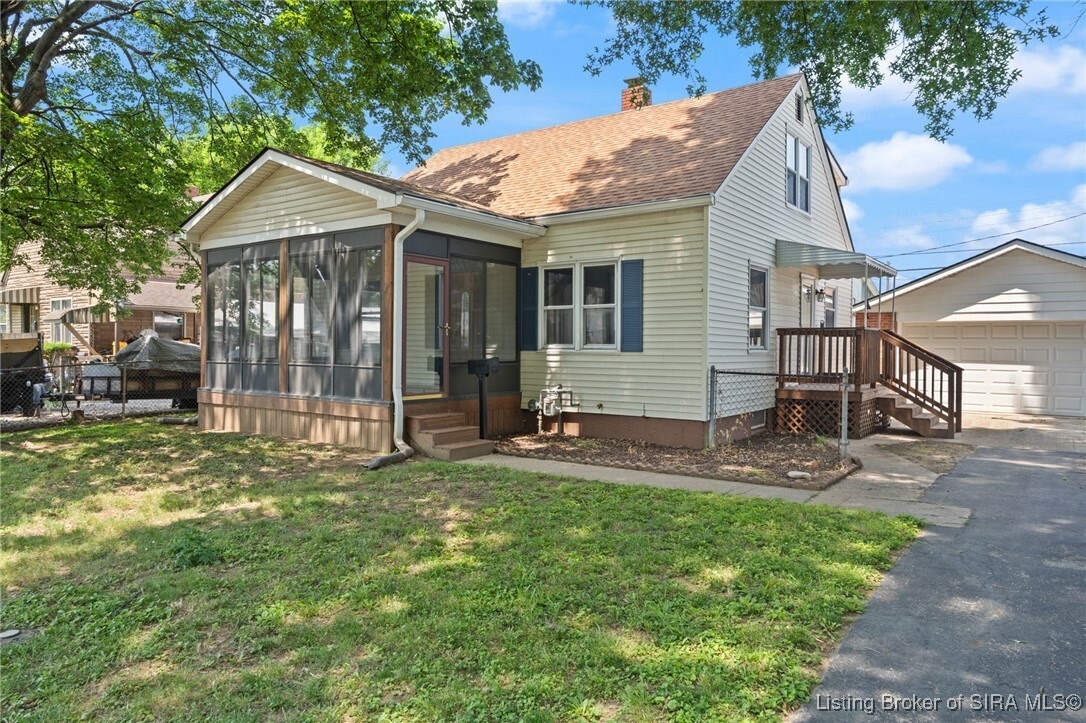 Property Photo: 425 Andalusia Avenue IN 47129