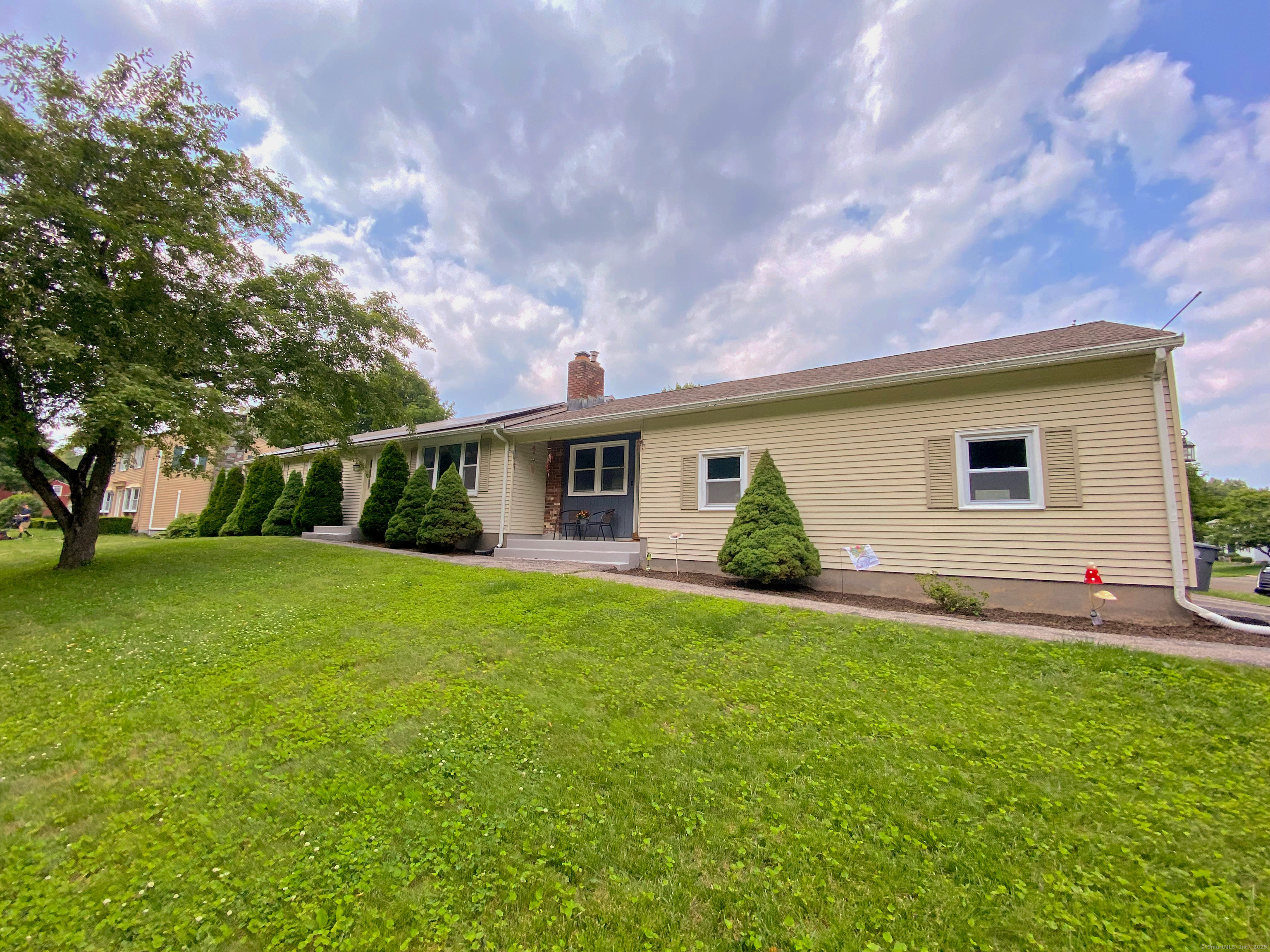 Property Photo: 1 Deerfield Circle CT 06082