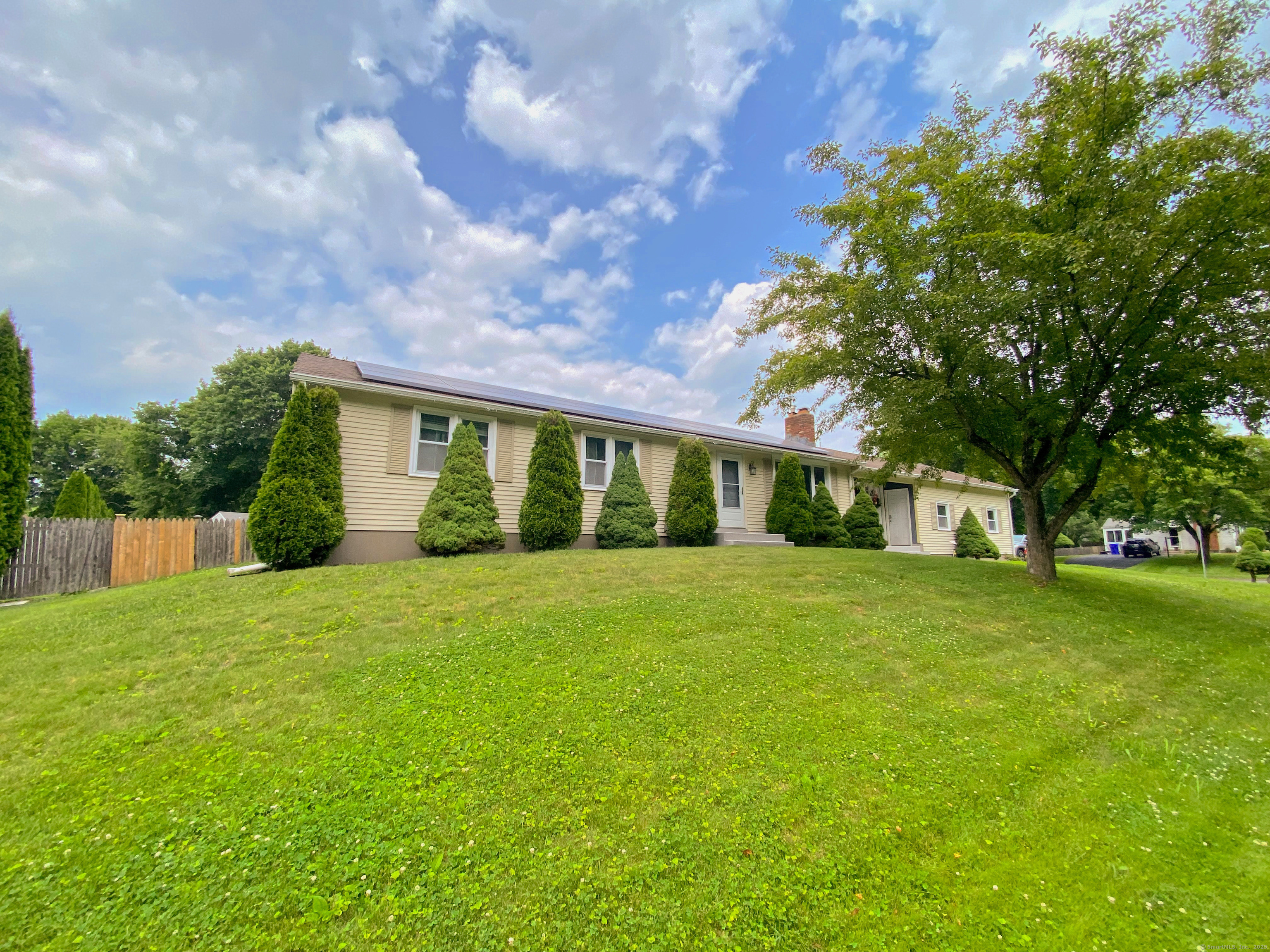 Property Photo:  1 Deerfield Circle  CT 06082 