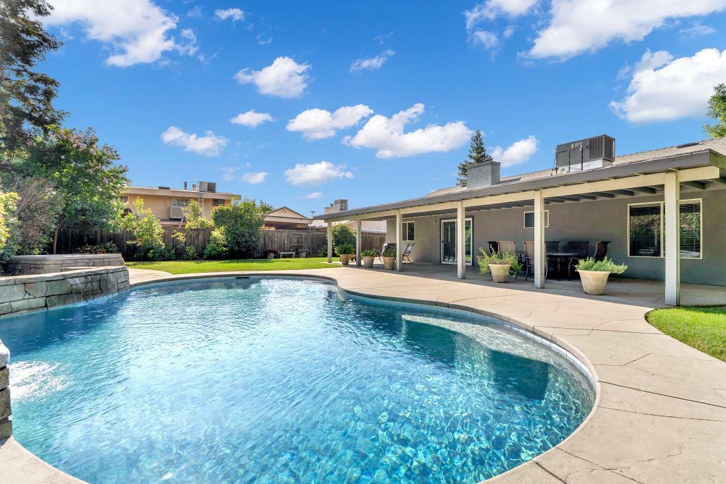 Property Photo: 1957 Monte Court CA 93257
