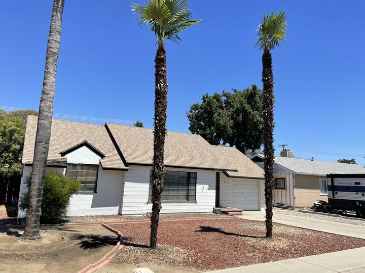 Property Photo: 2616 W Iris Avenue CA 93277