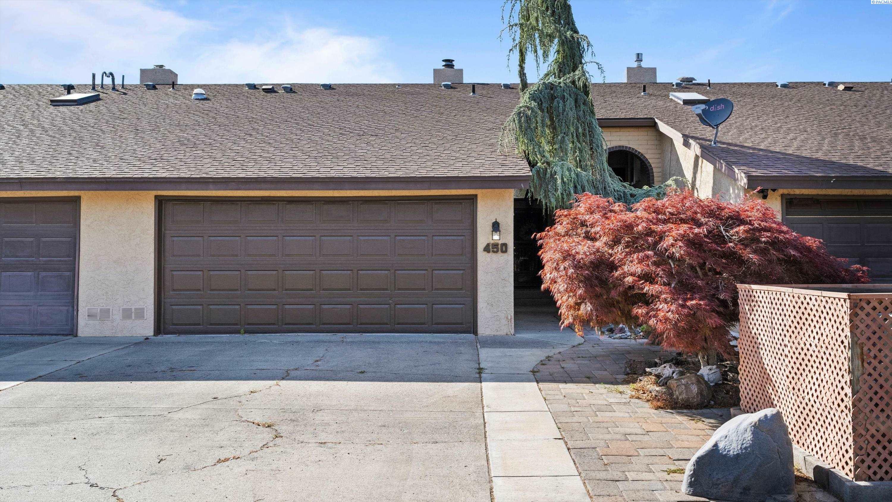 Property Photo: 450 Greenbrook Pl WA 99352