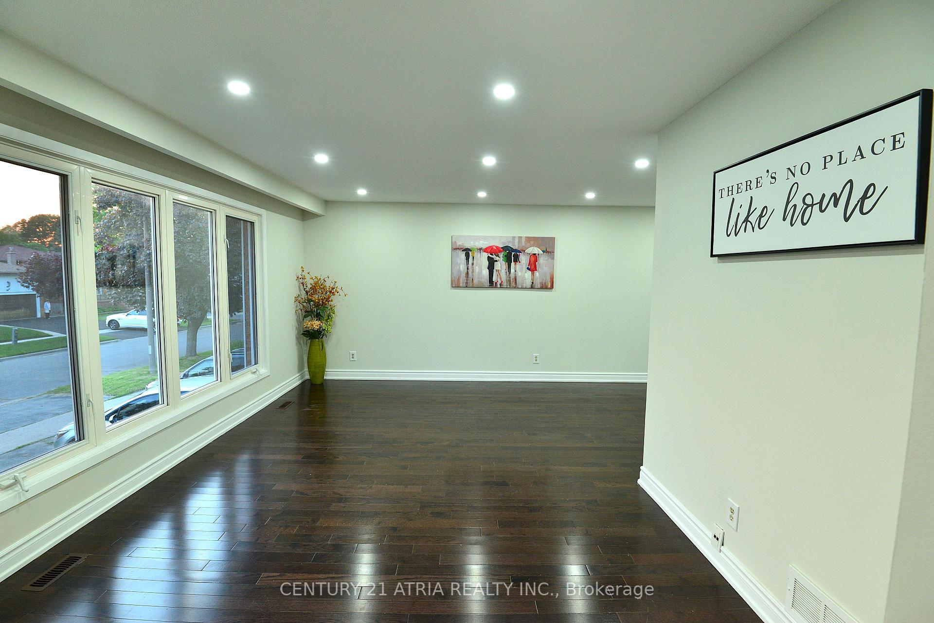 Property Photo: 3 Silvertip Crescent ON M1E 4T4