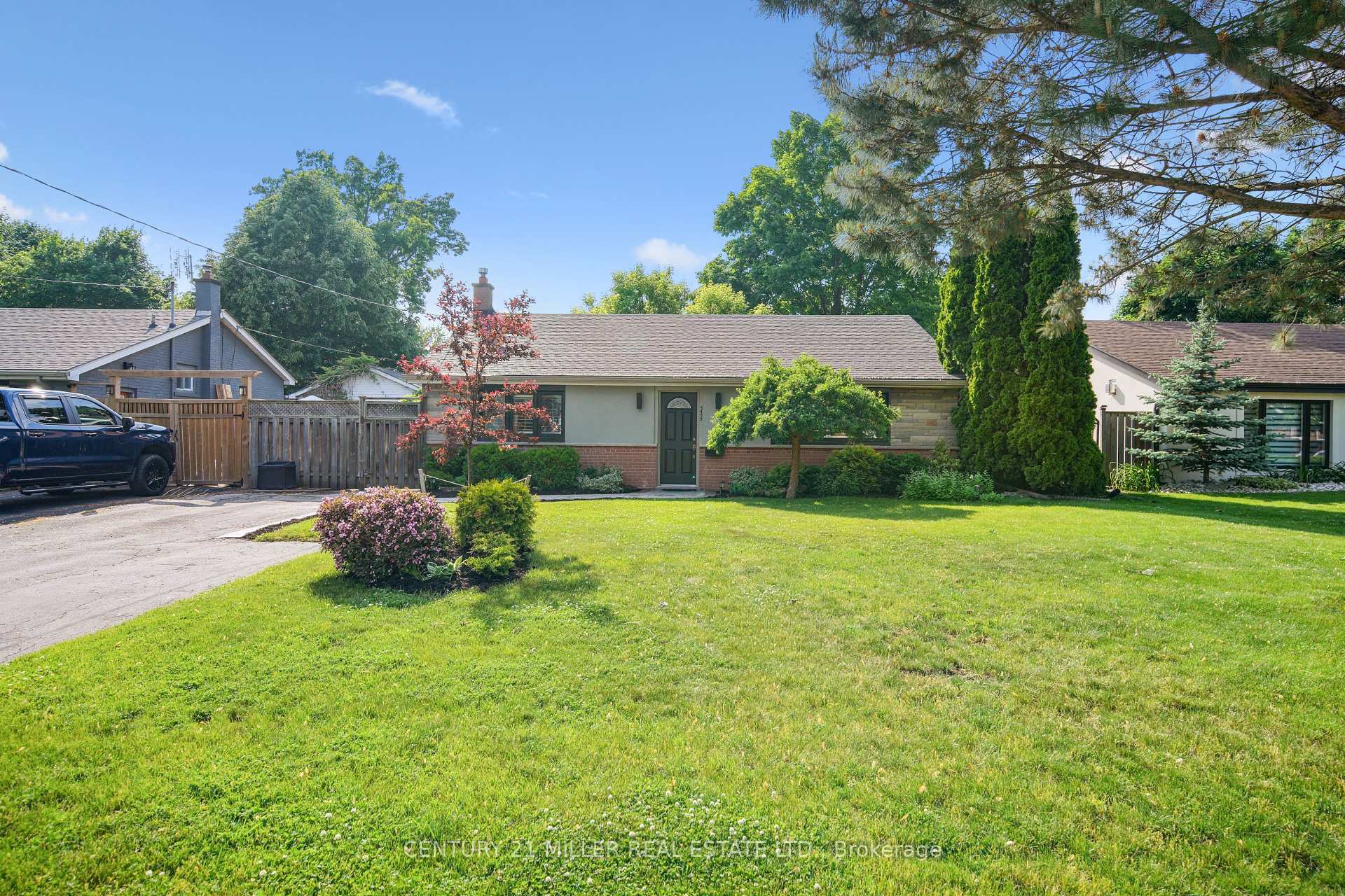 Photo de la propriété: 5455 Randolph Crescent ON L7L 3C4