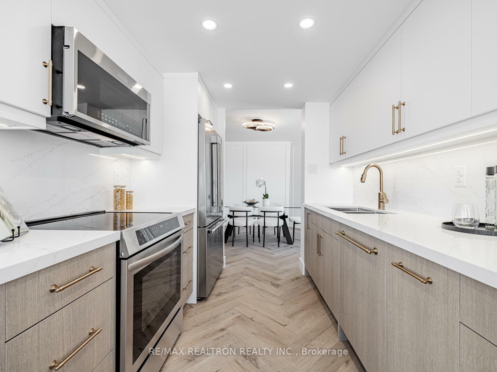 Property Photo: 7420 Bathurst Street N 1611 ON L4J 6X4