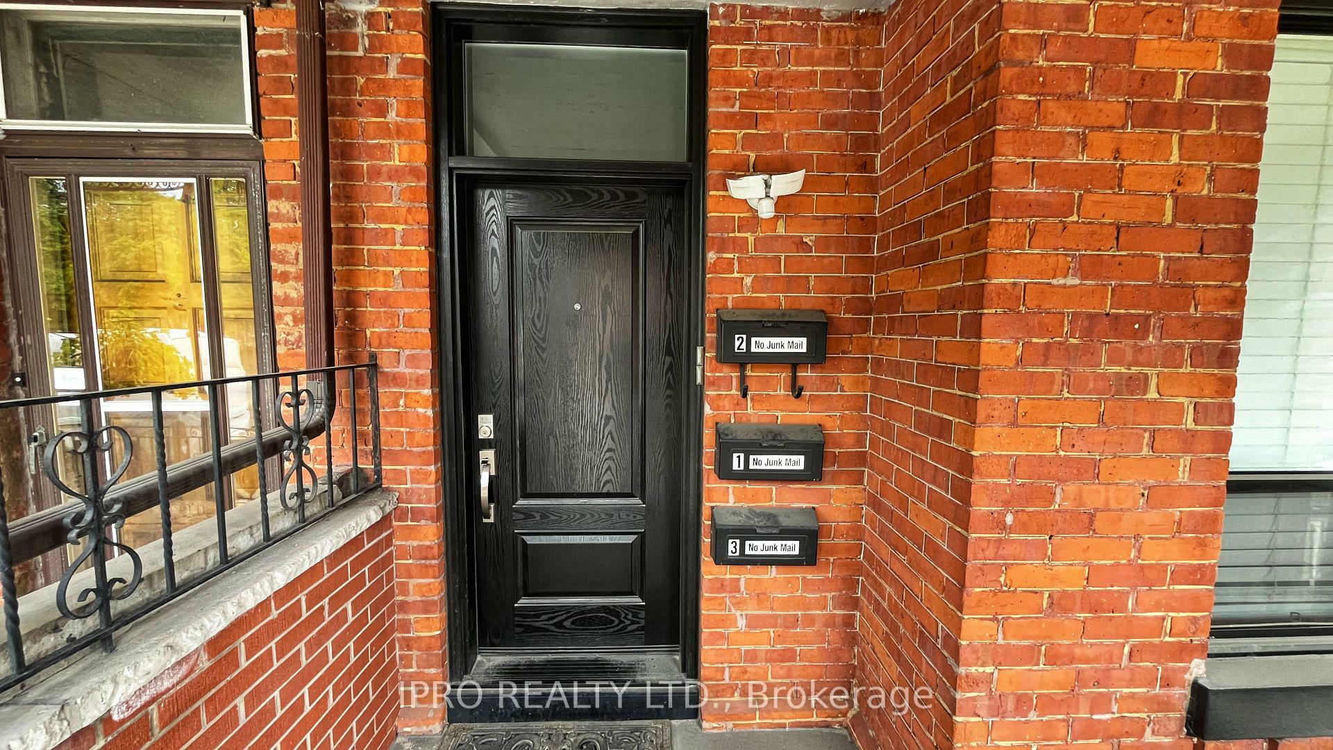 Photo de la propriété: 471 Ossington Avenue 2-Main ON M6G 3T3