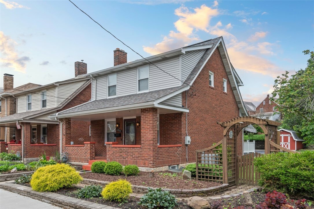 Property Photo: 2830 Castlegate Ave PA 15226