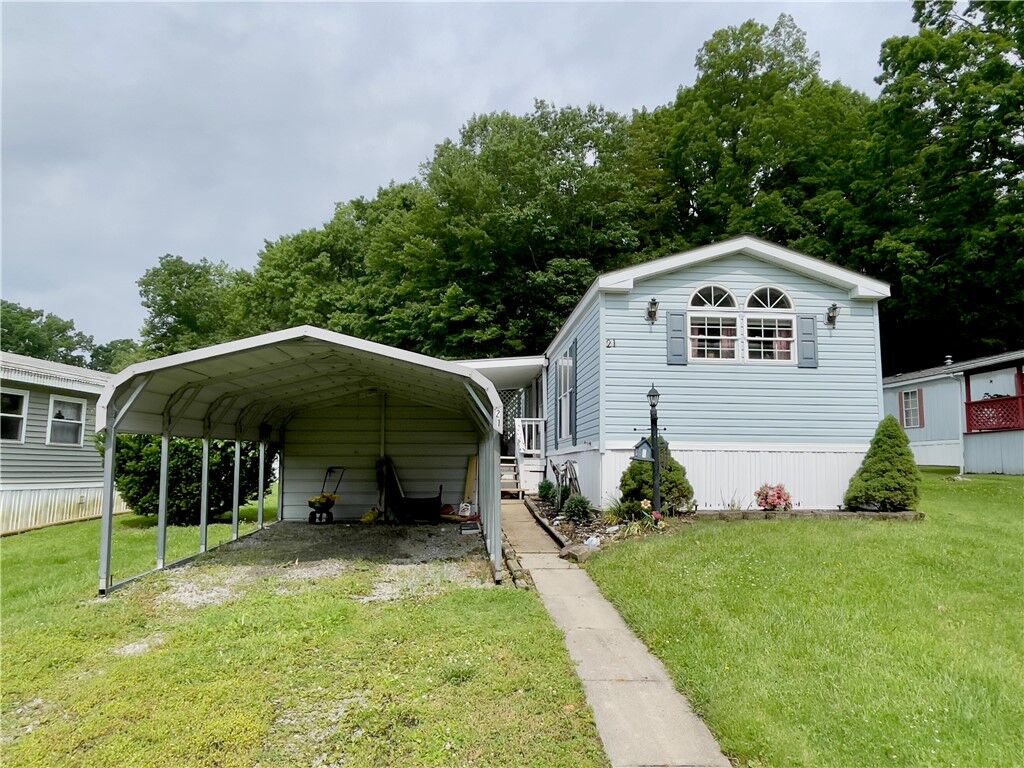 Property Photo:  21 Emerald Dr  PA 16127 