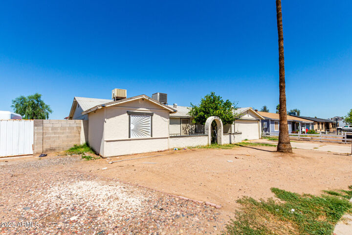 Property Photo: 1602 N 73rd Drive AZ 85035