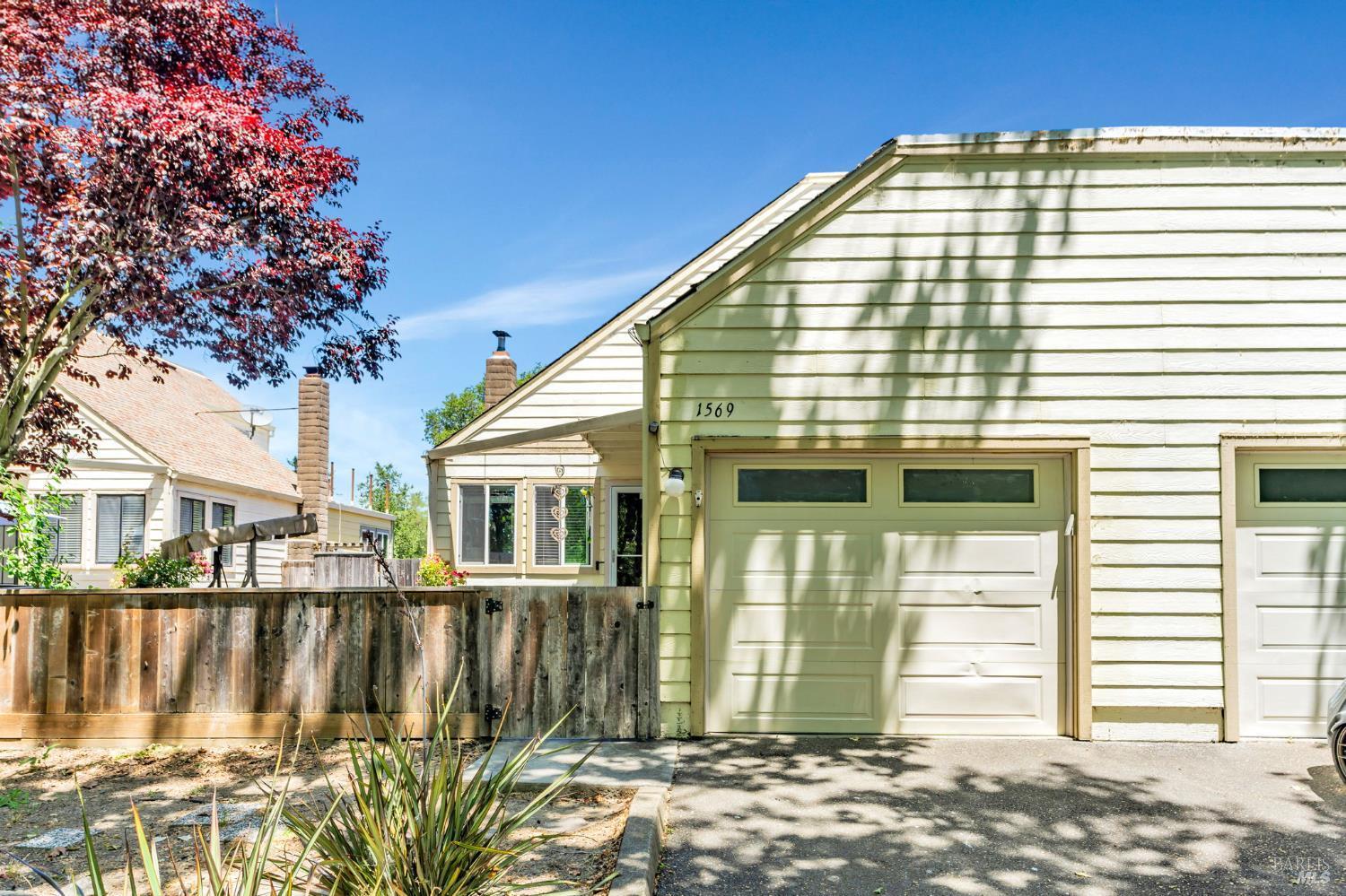 Property Photo: 1569 Yardley Street CA 95403