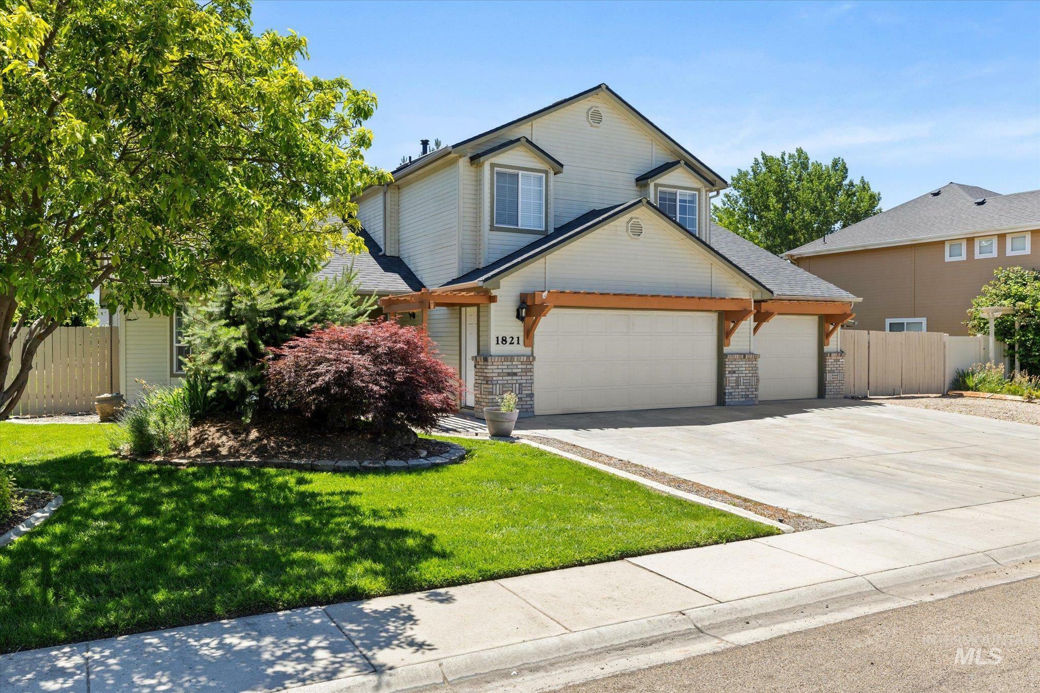 Property Photo: 1821 W Summerwind Dr ID 83651