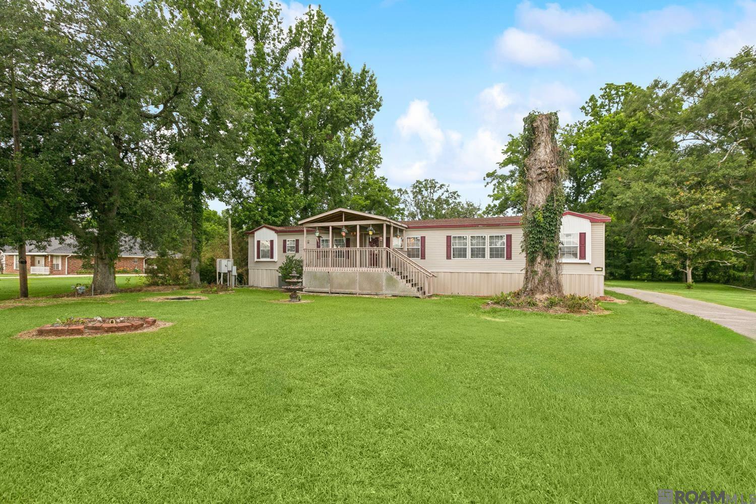 Property Photo: 1210 E La Hwy 30 LA 70737