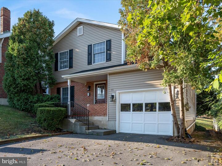 Property Photo: 711 E Cork Street VA 22601