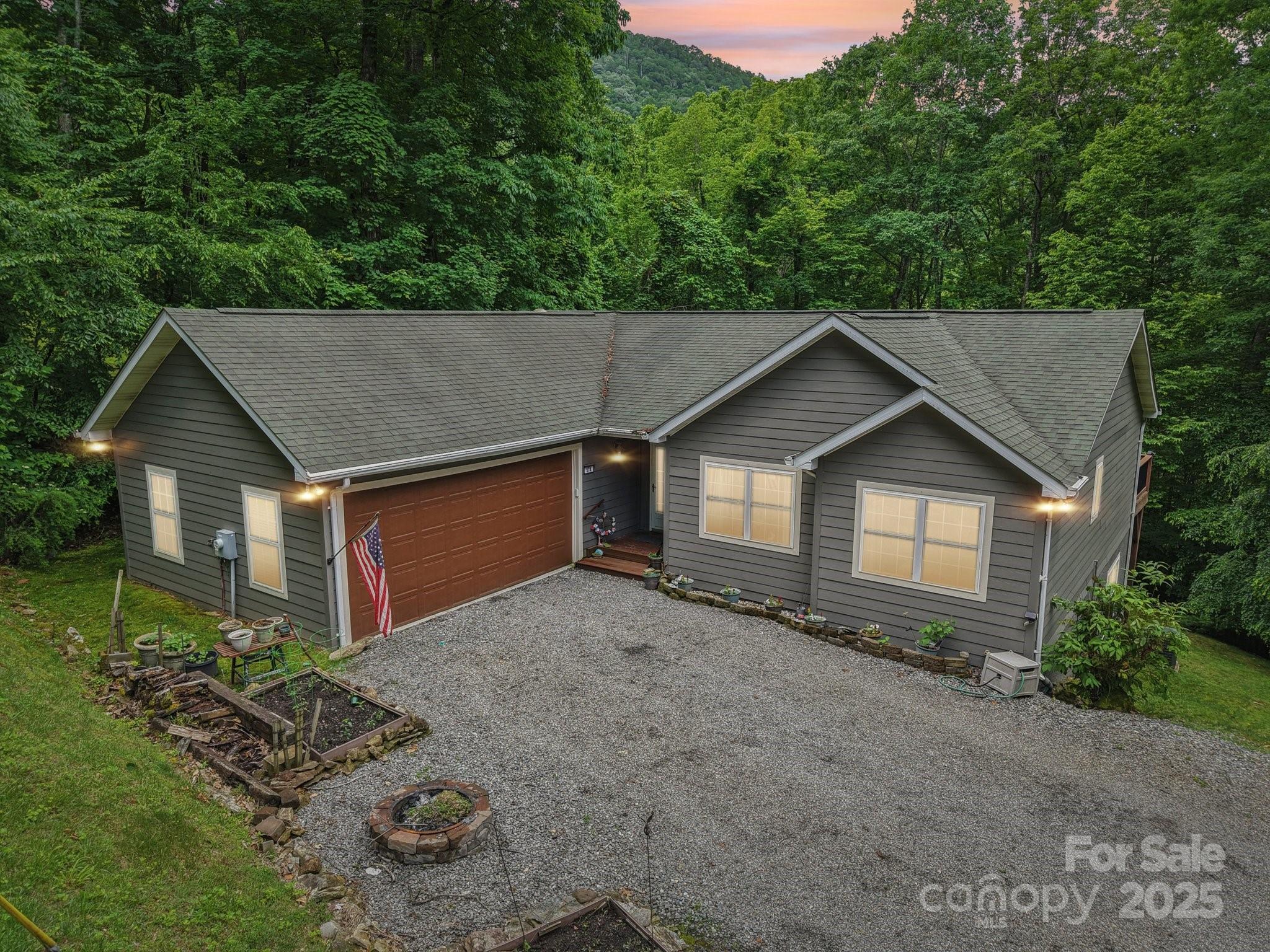 Property Photo:  574 Appaloosa Trail  NC 28785 