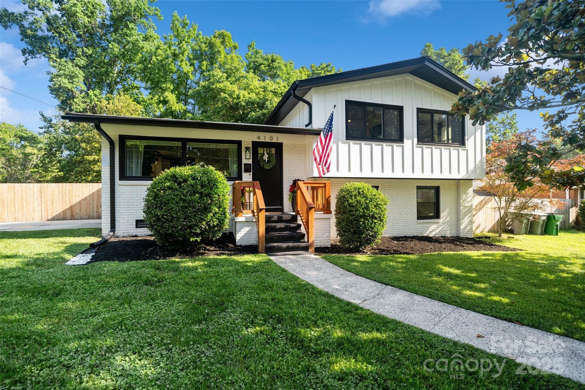 Property Photo: 4101 Tipperary Place NC 28215