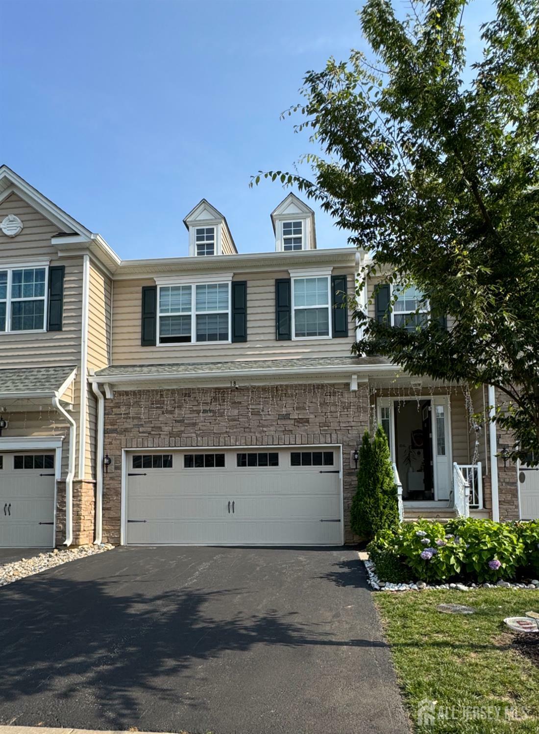 18 Larkspur Lane  Monroe NJ 08831 photo