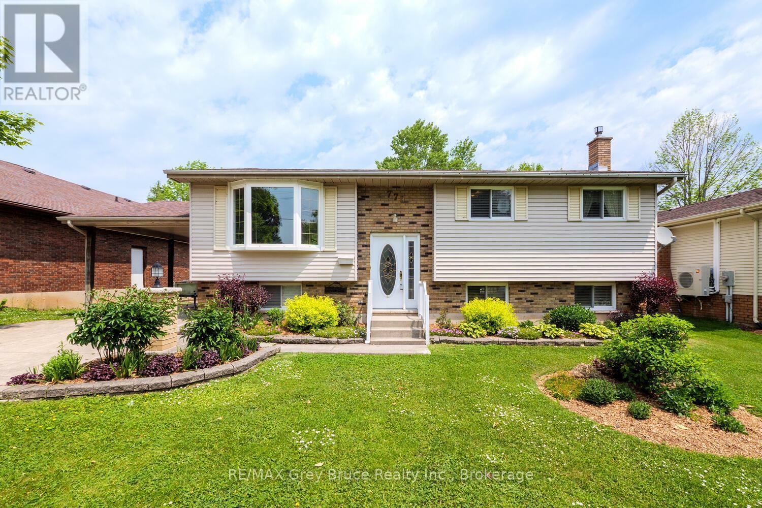 Property Photo: 770 27th Street West ON N4K 4J8