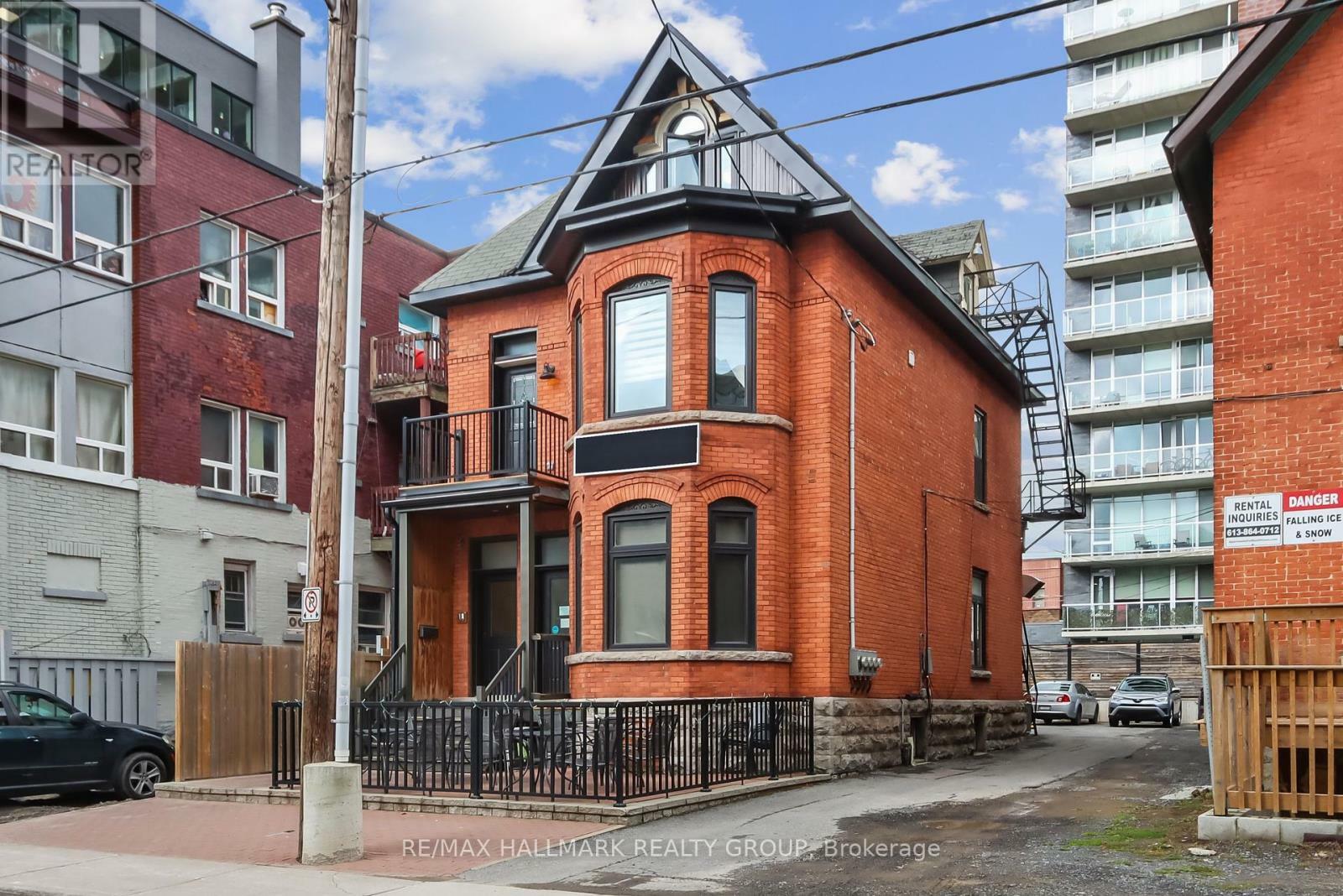Property Photo: 381 Cooper Street East 2 ON K2P 0G8
